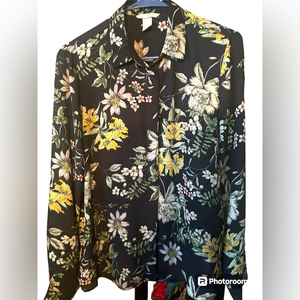 H&M Women’s Long-Sleeve Navy Blue Floral Button Down Blouse - Picture 7 of 8